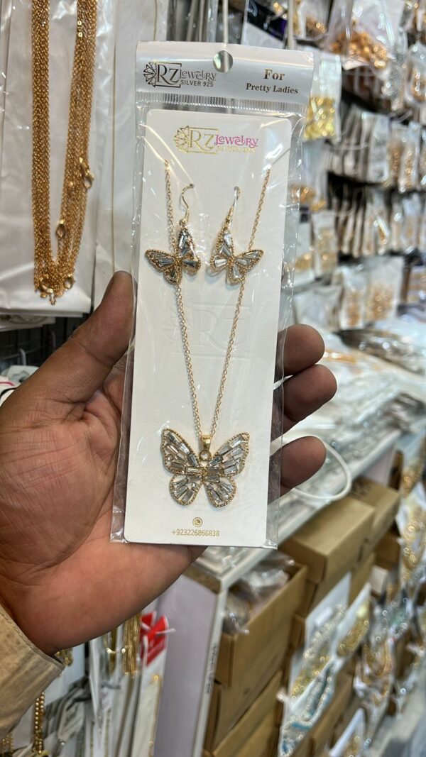 Elegant Butterfly Locket & Earrings Set – Stylish & Affordable